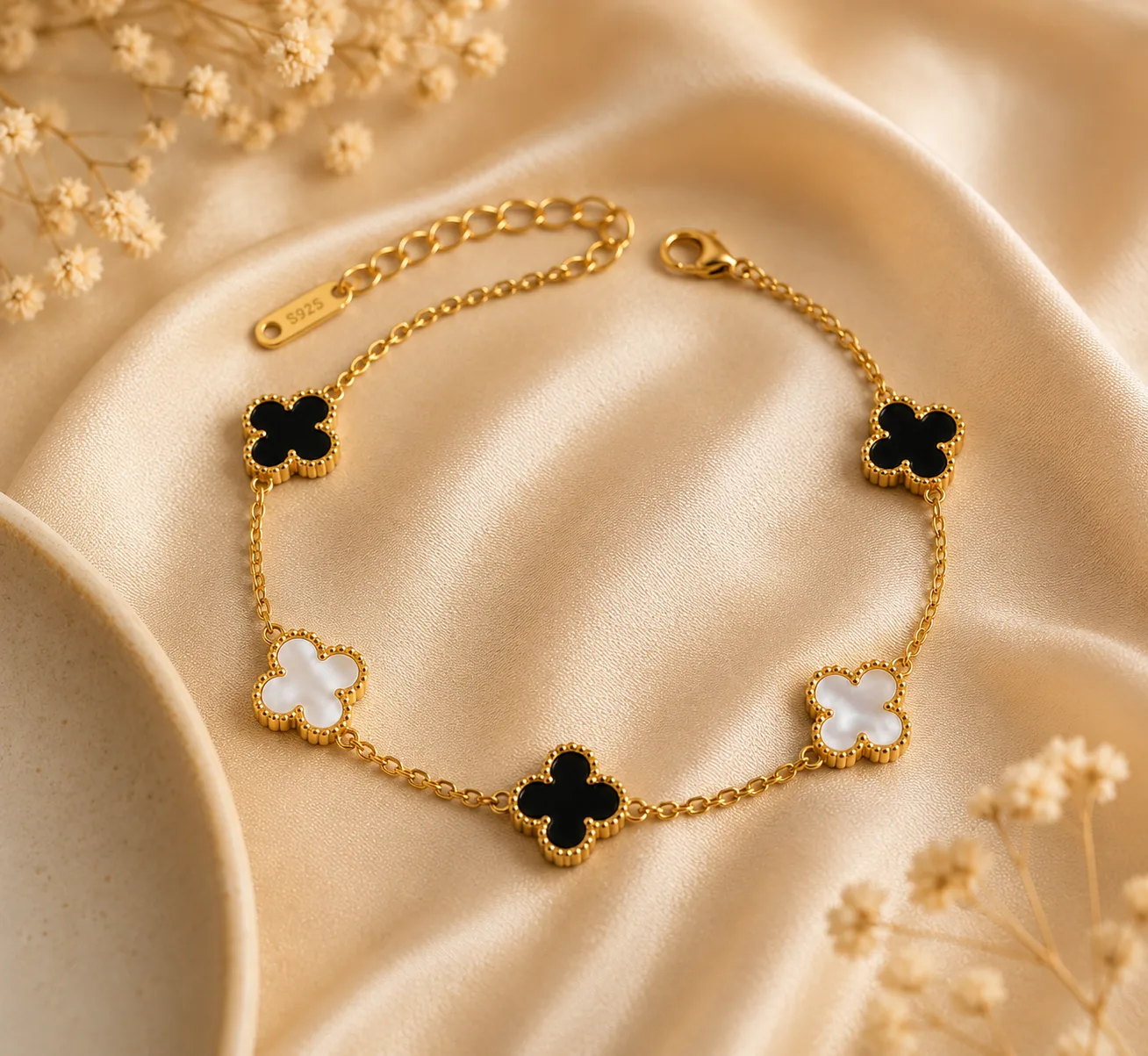 Lucky Four-Leaf Clover Bracelet - Noir & Blanc